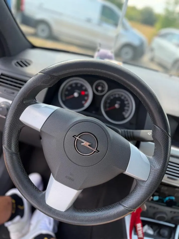 Opel Astra H Gtc