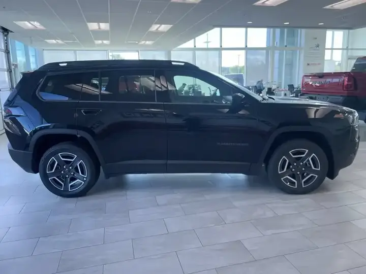 Jeep Cherokee 2026 photo 5