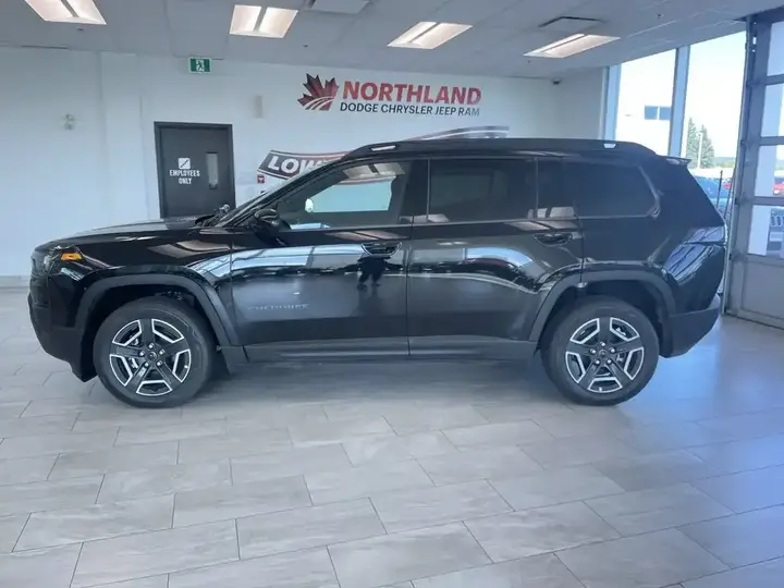 Jeep Cherokee 2026 photo 2