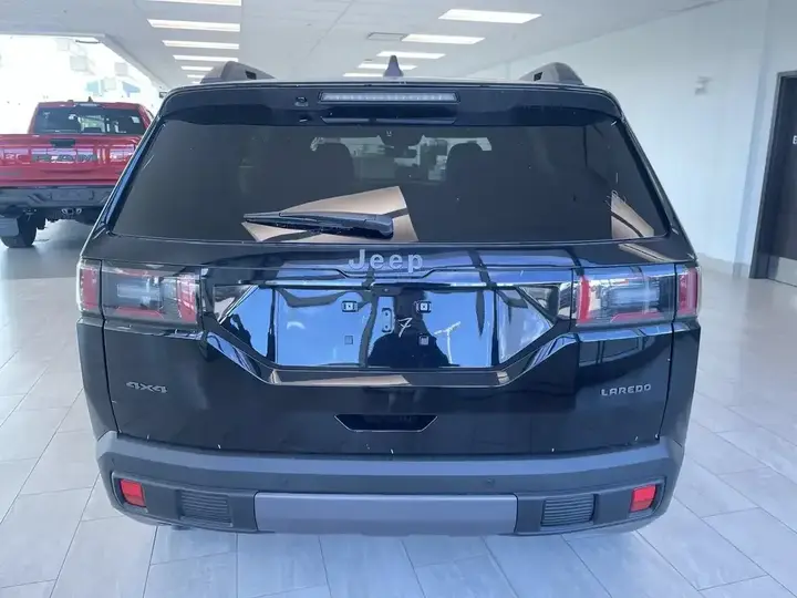 Jeep Cherokee 2026 photo 4