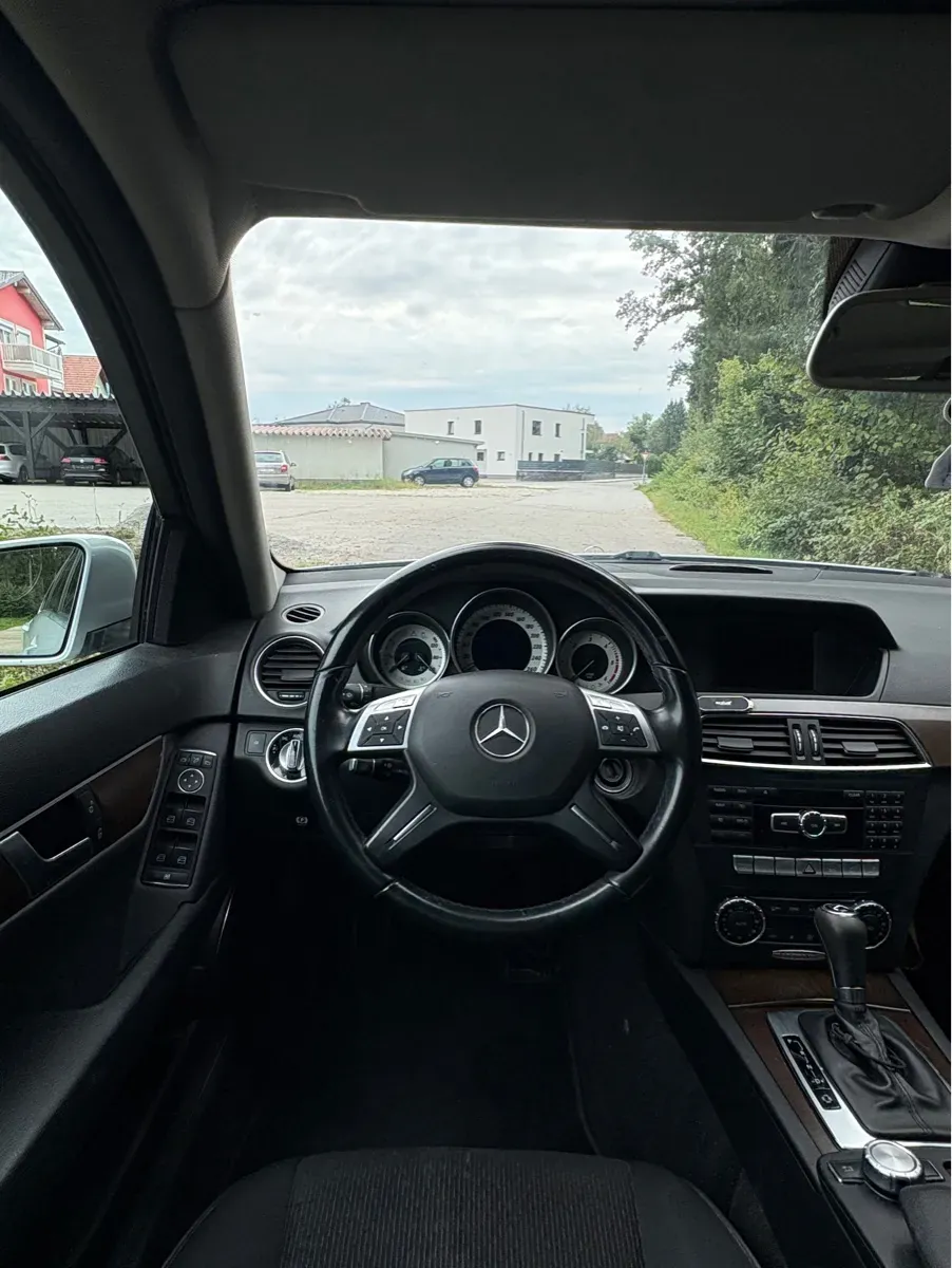 Mercedes-Benz C-Class 2013 photo 2