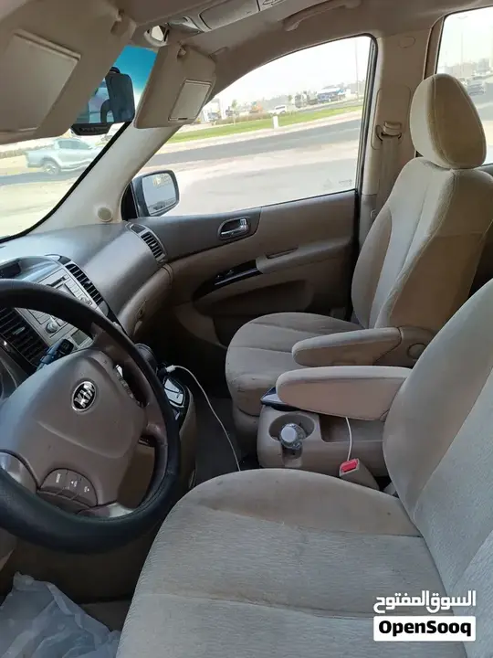 Kia Carnival 2015 photo 2