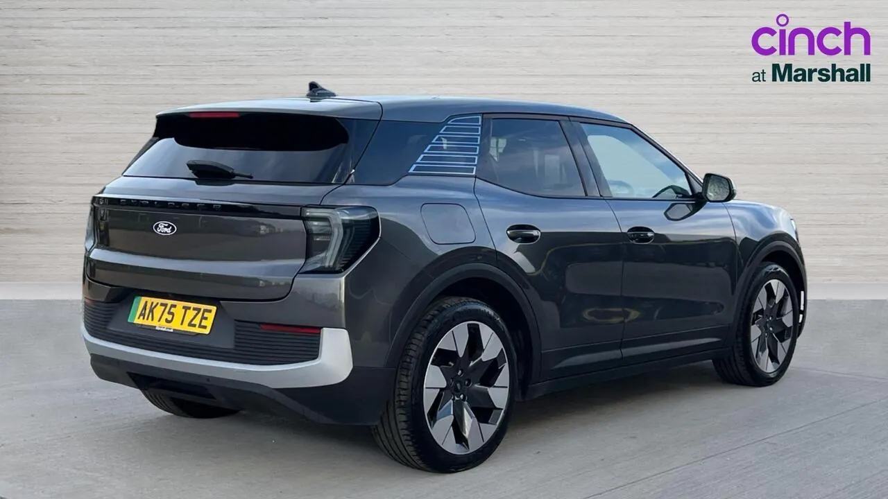 Ford Explorer 2025 photo 3