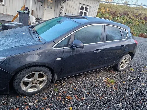 Opel Astra 2013 photo 4