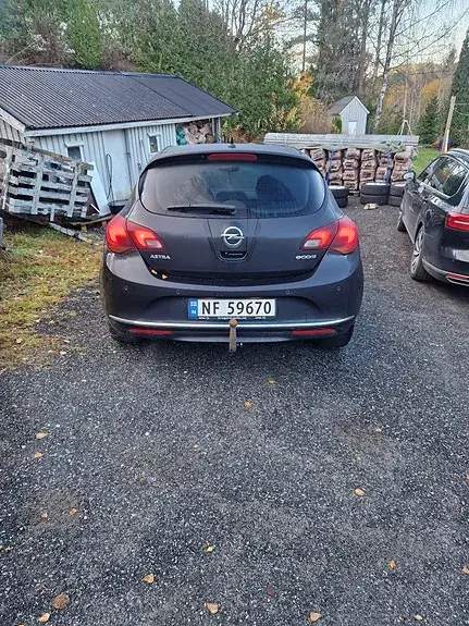Opel Astra 2013 photo 2