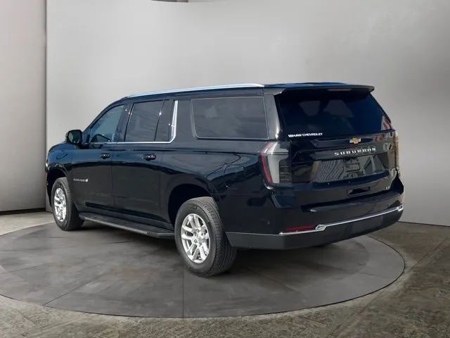 Chevrolet Suburban 2026 photo 3