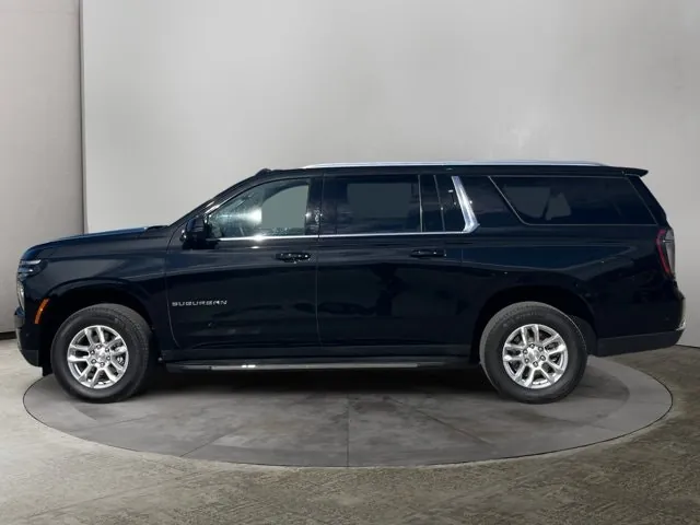 Chevrolet Suburban 2026 photo 2