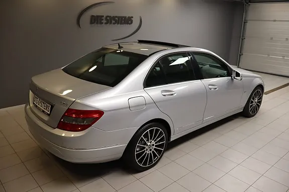 Mercedes-Benz C200 2010 photo 2