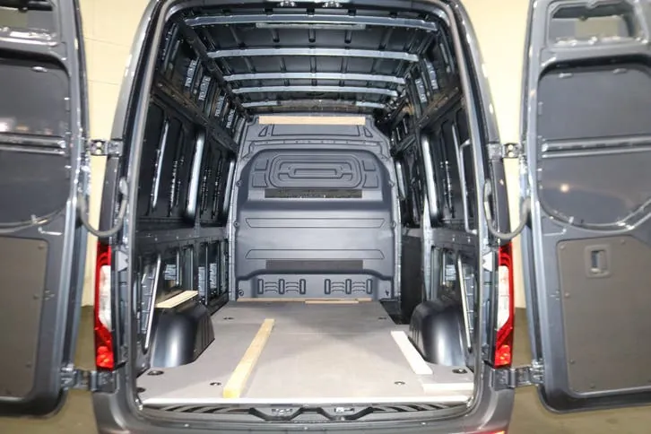 Mercedes-Benz Sprinter 2024 photo 3