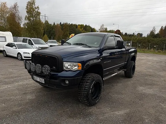 Dodge Ram 2500 2004 photo 2