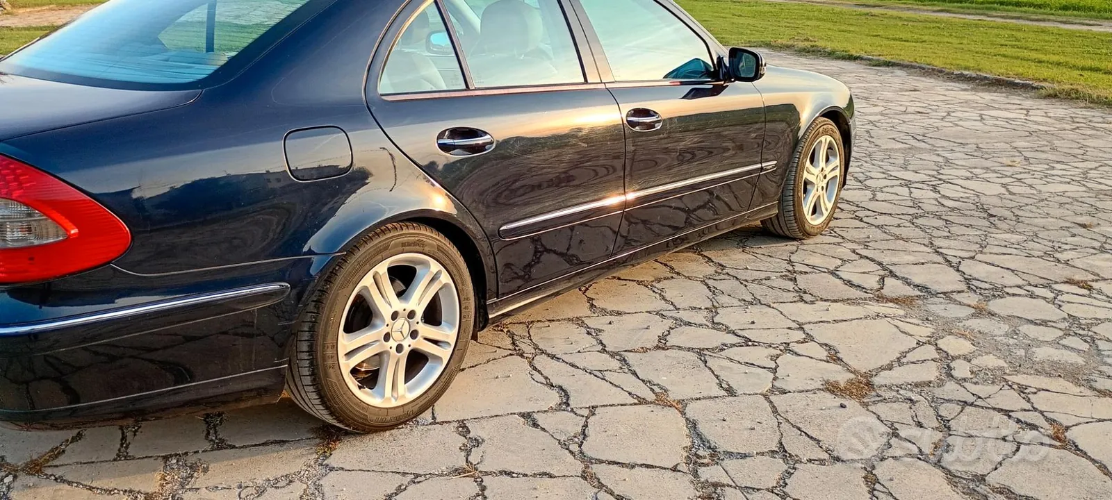 Mercedes-Benz E-Class 2006 photo 2