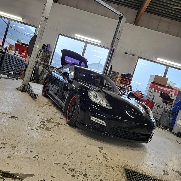 Porsche Panamera 4