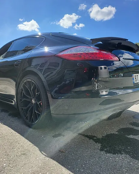 Porsche Panamera 4 2010 photo 4