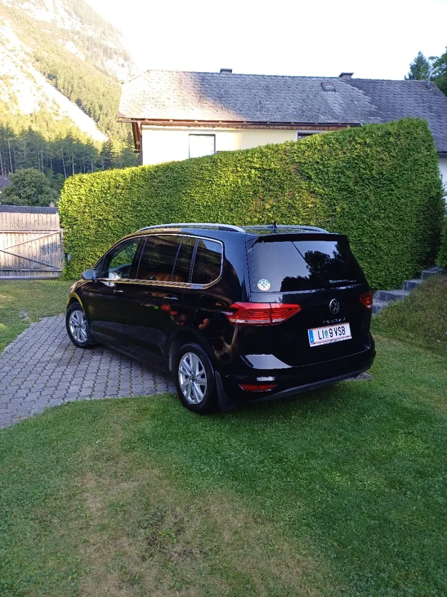 Volkswagen Touran 2021 photo 2