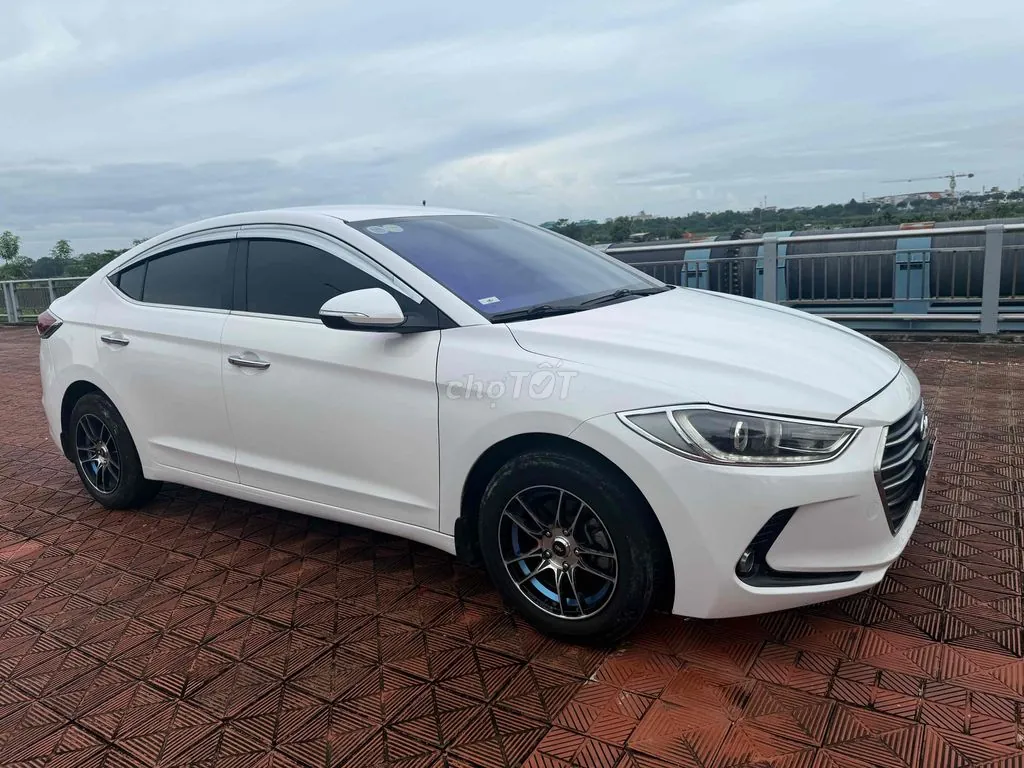 Hyundai Elantra 2017 photo 2