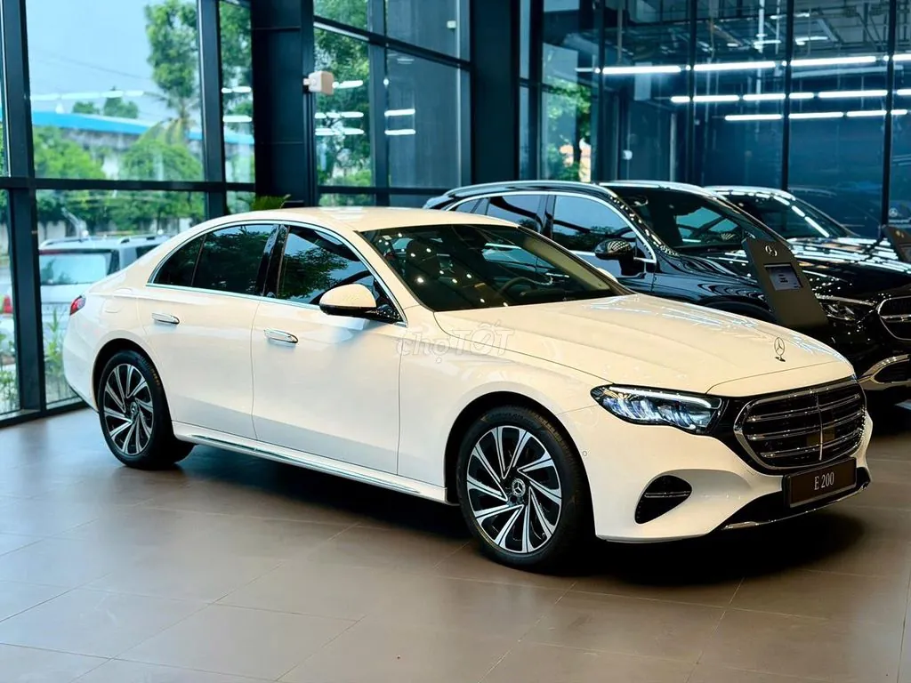 Mercedes-Benz E-Class 2026 photo 2