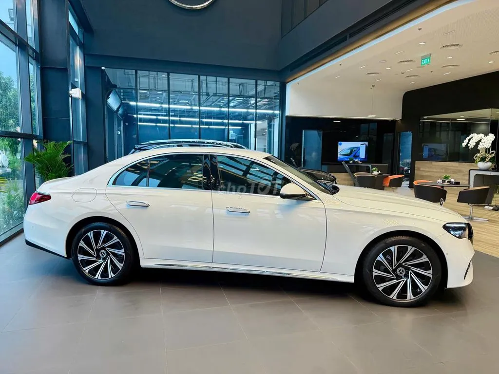Mercedes-Benz E-Class 2026 photo 3