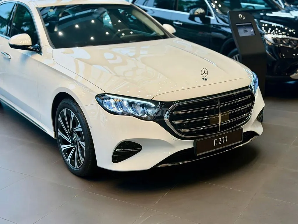 Mercedes-Benz E-Class 2026 photo 4