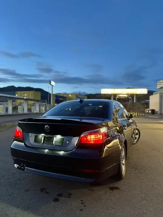 BMW 5 Series 2005 photo 2