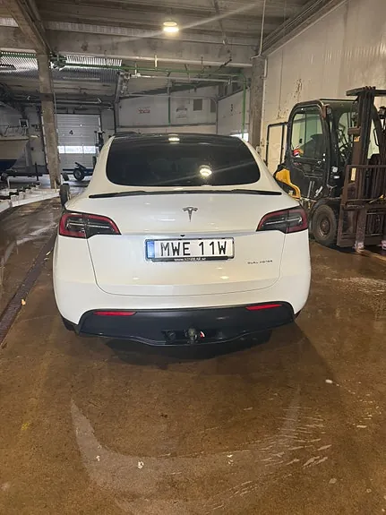 Tesla Model Y 2024 photo 2