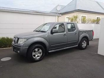 Nissan Navara 2011 photo 2