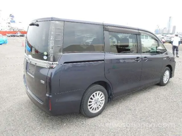 Toyota Voxy 2014 photo 4
