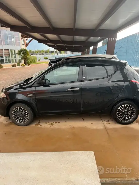 Lancia Ypsilon 2012 photo 2