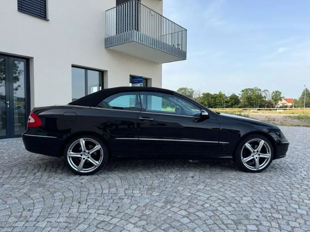 Mercedes-Benz Clk-Class 2005 photo 3