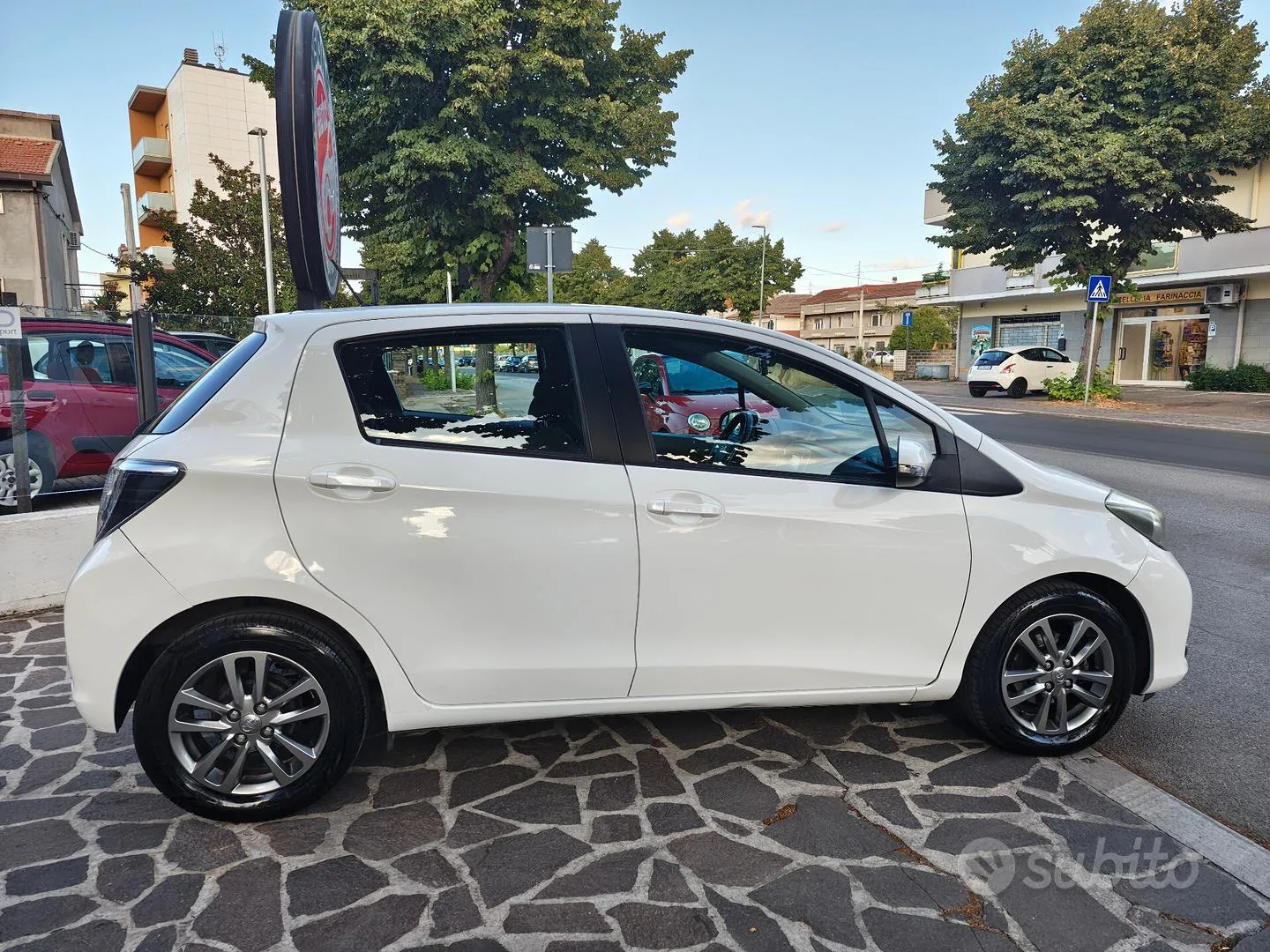 Toyota Yaris 2014 photo 2