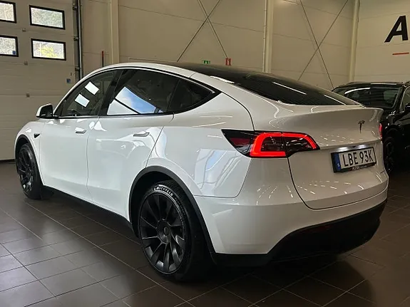 Tesla Model Y 2024 photo 5