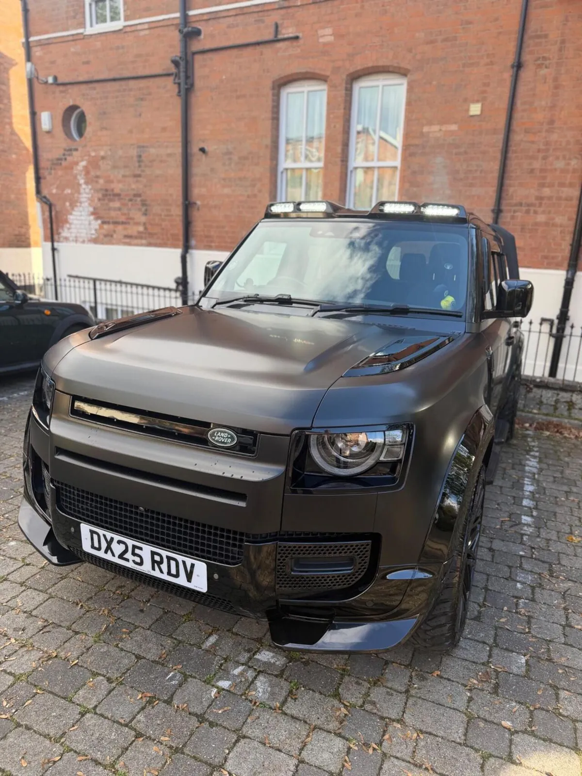 Land Rover Defender 110 2025 photo 2