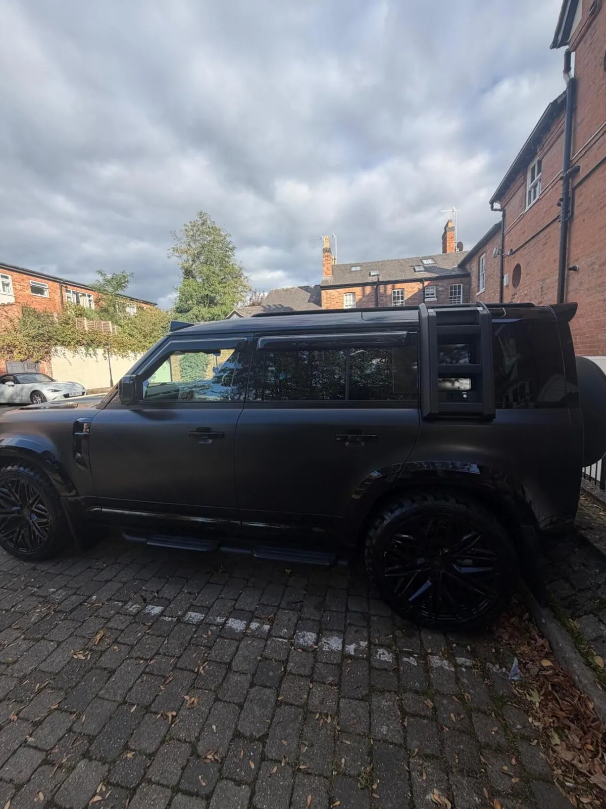Land Rover Defender 110 2025 photo 3