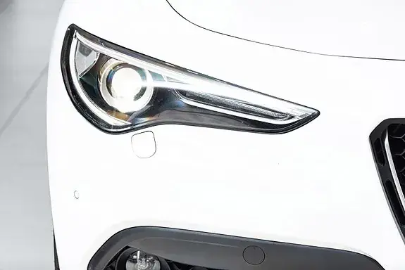 Alfa Romeo Stelvio 2017 photo 2