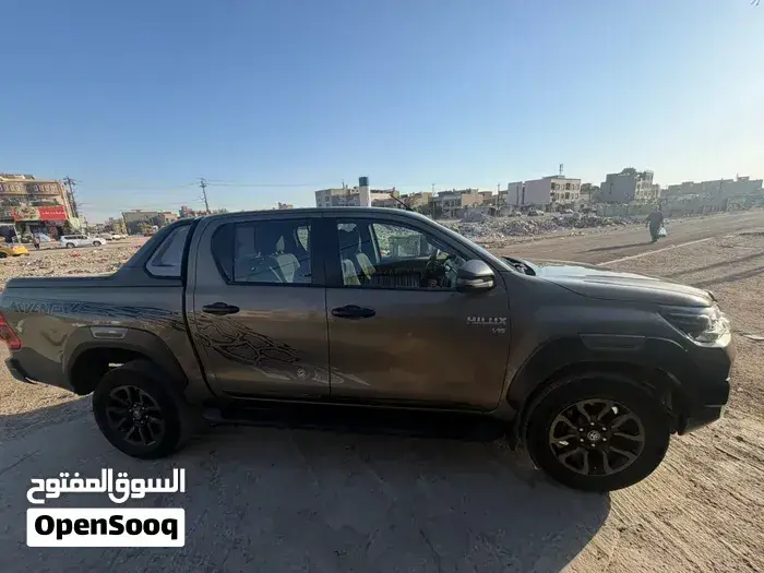 Toyota Hilux 2023 photo 2