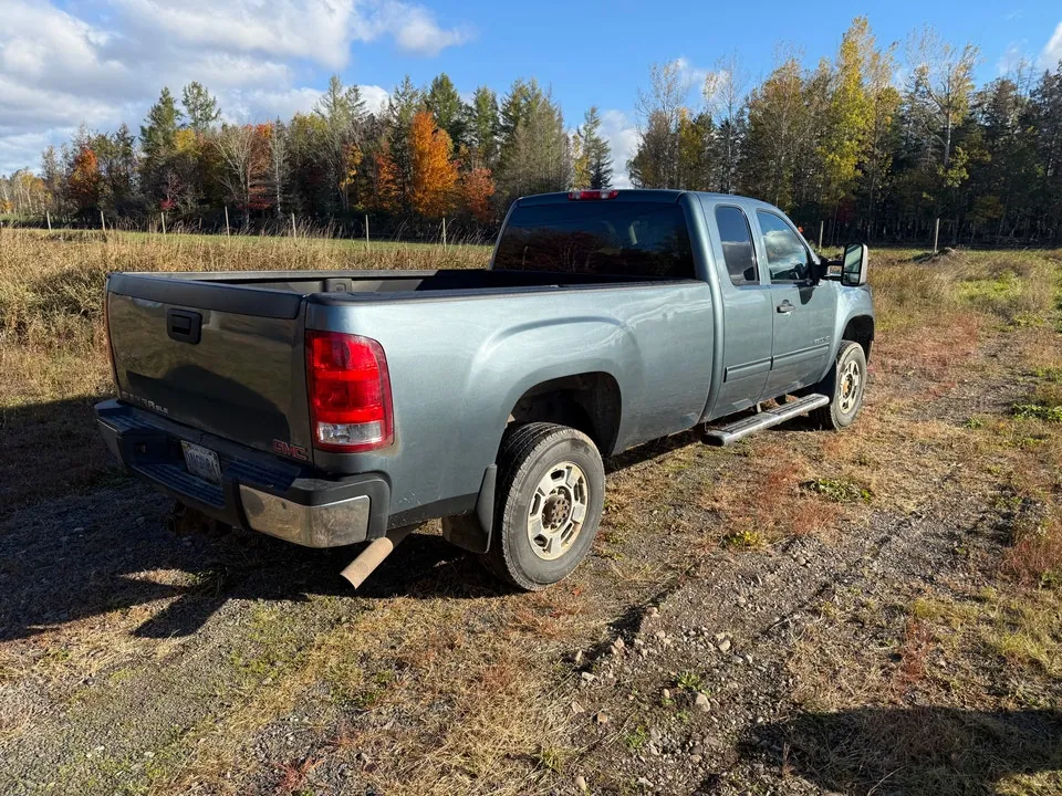 GMC Sierra 2500 2011 photo 4