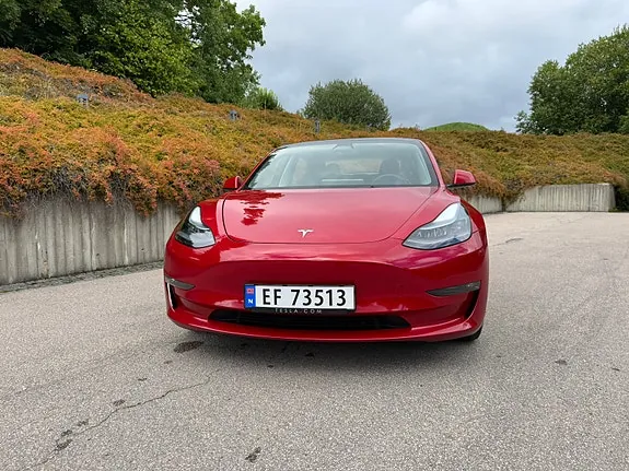Tesla Model 3 2023 photo 4
