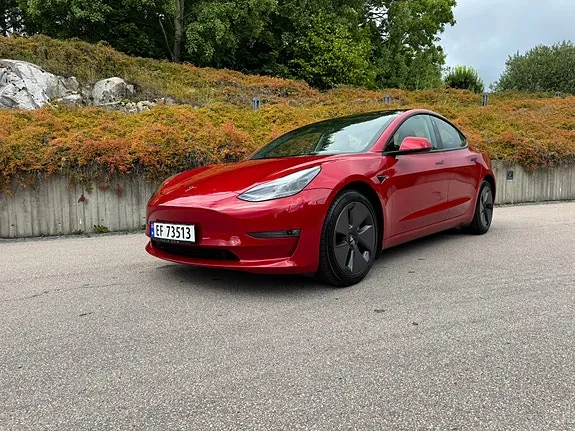 Tesla Model 3 2023 photo 2