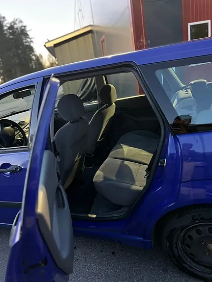 Ford Focus 2000 photo 3