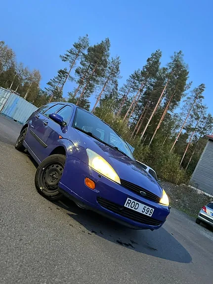 Ford Focus 2000 photo 2