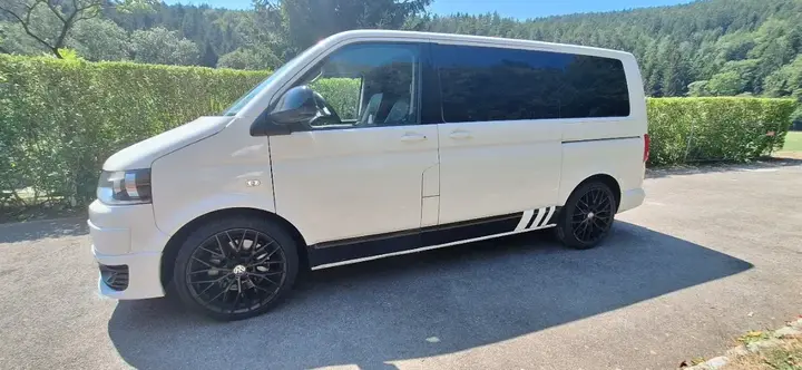 Volkswagen Multivan 2011 photo 2
