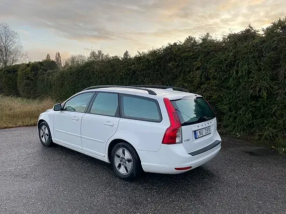 Volvo V50 2011 photo 2