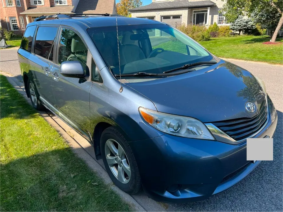 Toyota Sienna 2013 photo 3