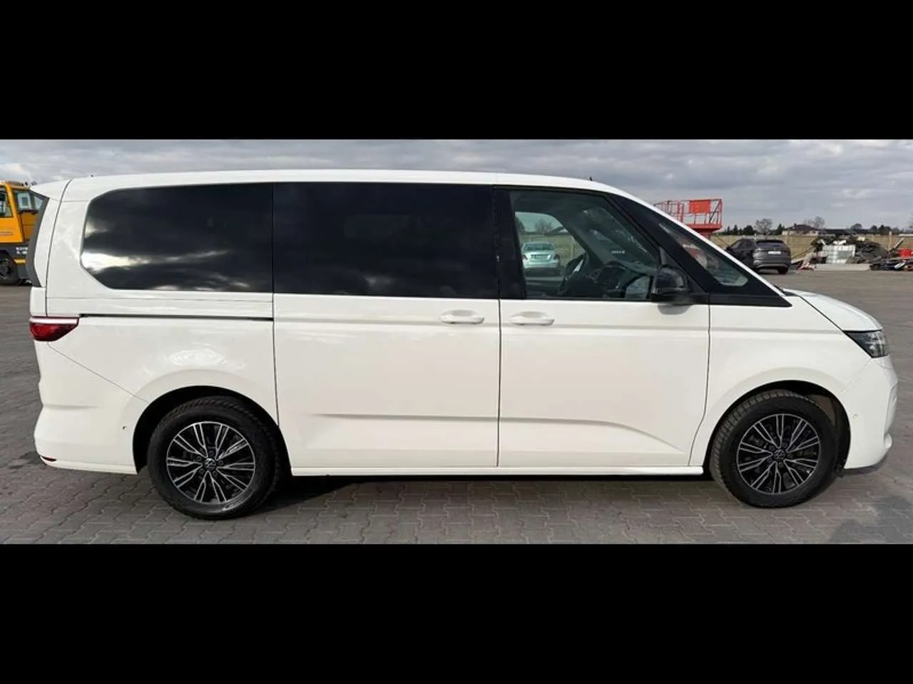 Volkswagen T7 Multivan 2024 photo 4