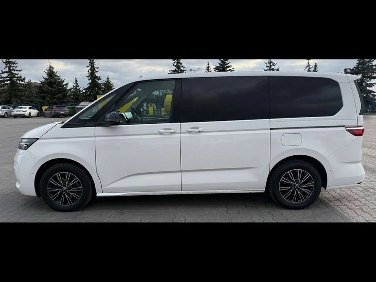 Volkswagen T7 Multivan 2024 photo 3