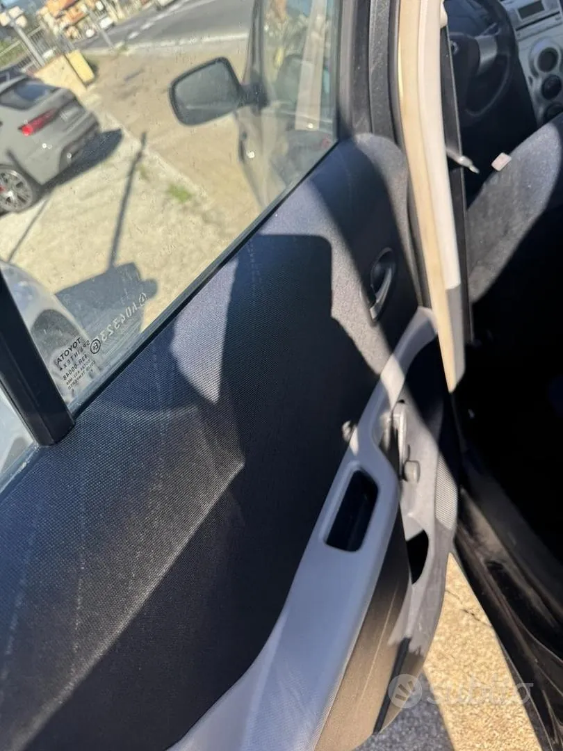 Toyota Yaris 2007 photo 4