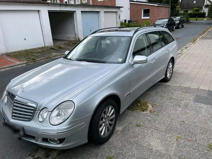 Mercedes-Benz E200