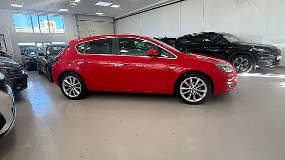 Opel Astra 2010 photo 4