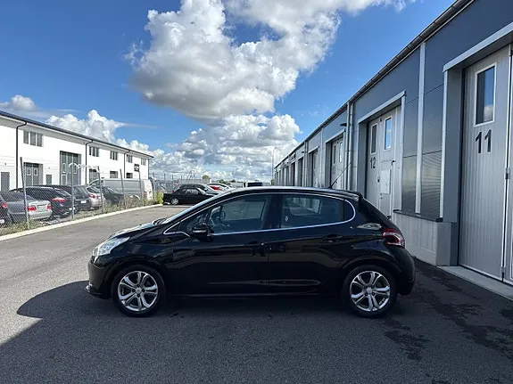 Peugeot 208 2012 photo 4