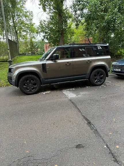 Land Rover Defender 110 2021 photo 2