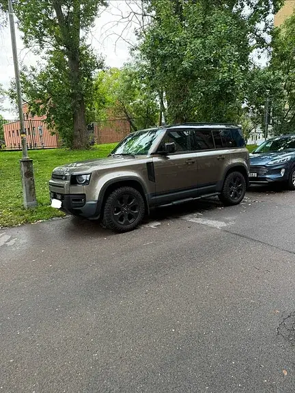 Land Rover Defender 110